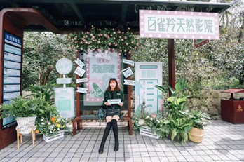 用巴士打造花園式移動天然影院，這波操作你見過么?