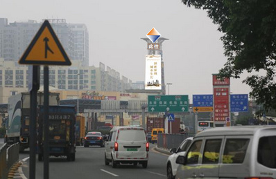 龍華梅林關標志塔墻體廣告