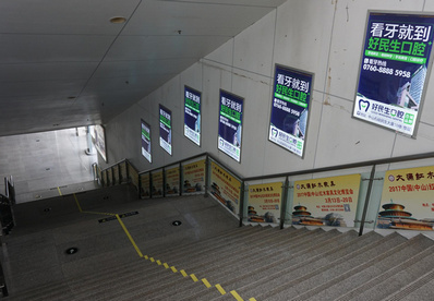 A1、B1電梯通道小燈箱廣告