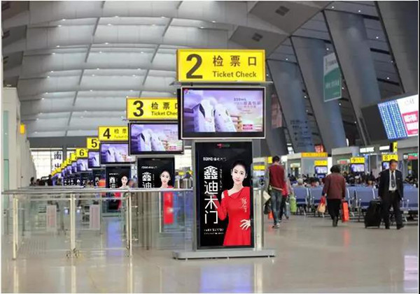 鑫迪木門(mén)高鐵站廣告