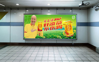 飲品行業(yè)為什么要選擇深圳第一戶外來(lái)做戶外廣告推廣?