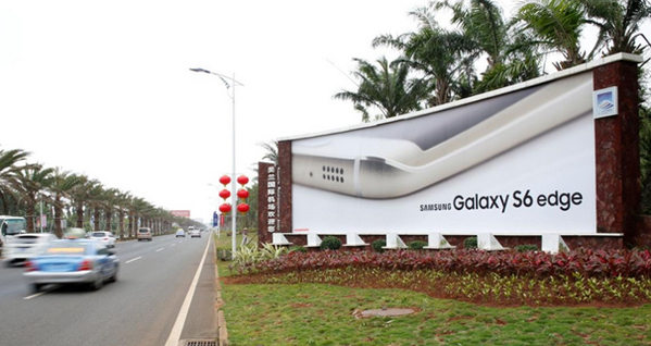 ?？跈C場戶外出機場路弧形看板廣告