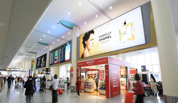 ?？诿捞m機場燈箱廣告