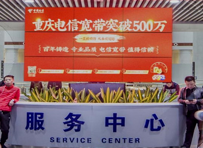 重慶北站出站閘機口處創(chuàng)意旋轉(zhuǎn)屏廣告
