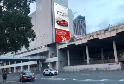 深圳羅湖火車(chē)站戶外墻體燈箱廣告
