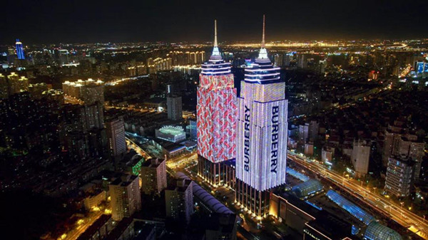 第一戶外地標(biāo)廣告：讓廣告成為明星！