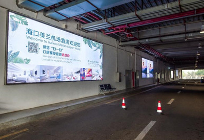 ?？诿捞m機(jī)場出租車排隊(duì)等候區(qū)燈箱廣告