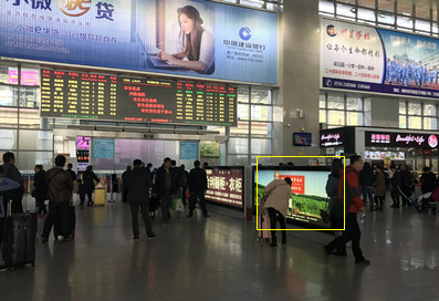郴州西站候車(chē)大廳滾動(dòng)燈箱廣告