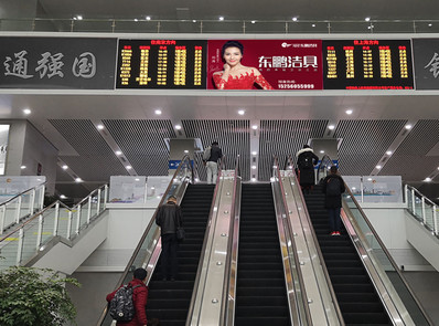 常州火車站南廣場進(jìn)站廳LED屏廣告