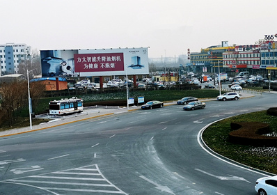 石家莊正定國際機(jī)場(chǎng)環(huán)島南側(cè)戶外大牌廣告