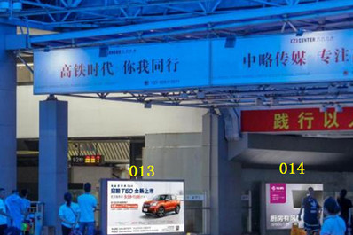 小欖站BC、AD出站口之間燈箱廣告