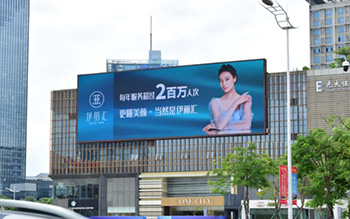 2020上半年戶外廣告投放刊例花費(fèi)688億元，市場恢復(fù)增長態(tài)勢！