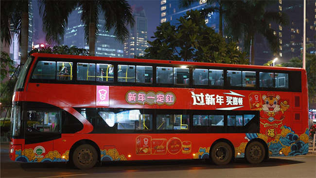 廣州公交車廣告又出新花樣，發(fā)光巴士來了！