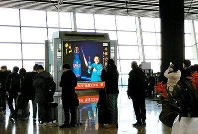 天津機場候機廳風塔燈箱廣告