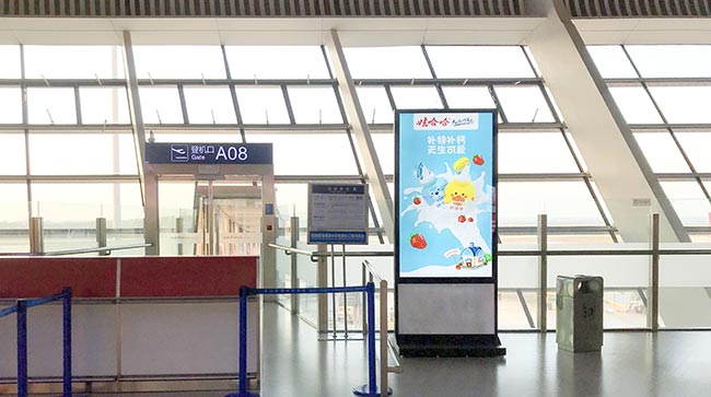 合肥機(jī)場(chǎng)候機(jī)大廳登機(jī)口旁電子刷屏廣告 合肥機(jī)場(chǎng)候機(jī)大廳登機(jī)口旁電子刷屏廣告