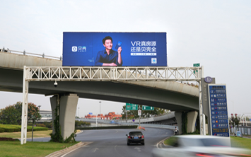深圳機(jī)場路樓頂大牌廣告
