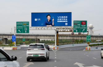 深圳機(jī)場路樓頂大牌廣告