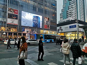 無錫云蝠大廈LED大屏廣告價(jià)格多少錢？無錫商圈LED戶外大屏廣告