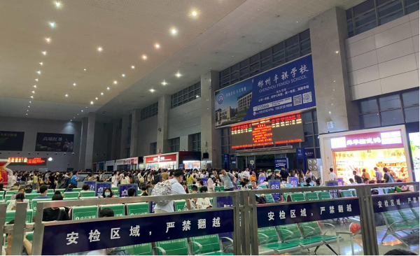 郴州西站候車大廳廣告位有哪些？郴州西站廣告價(jià)格多少錢？
