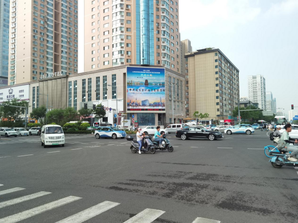 太原LED廣告價格優(yōu)勢？太原親賢街長治路供電大廈王府井LED大屏廣告
