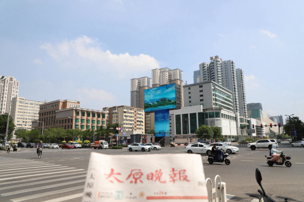 太原LED廣告價格？太原親賢街長治路龍柱LED立柱廣告地標金融案例