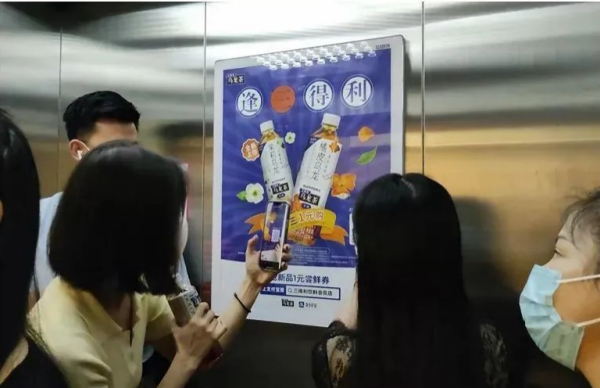南寧電梯框架廣告價(jià)格多少錢？南寧電梯海報(bào)尺寸覆蓋樓盤區(qū)域優(yōu)勢