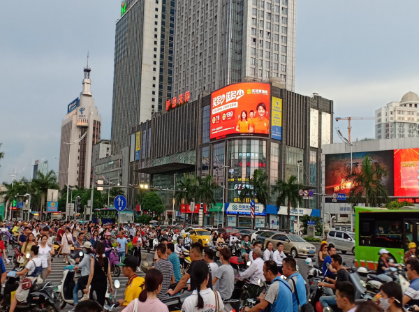 南寧LED大屏廣告價(jià)格？南寧民族大道麗原天際會展航洋城LED大屏廣告
