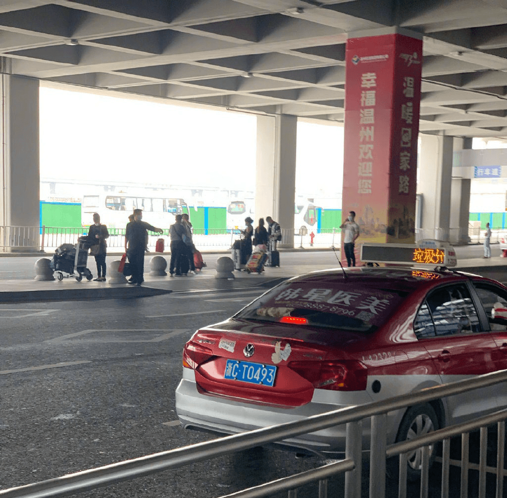 溫州出租車廣告價格多少錢？溫州出租車頂屏廣告出租車后窗貼廣告