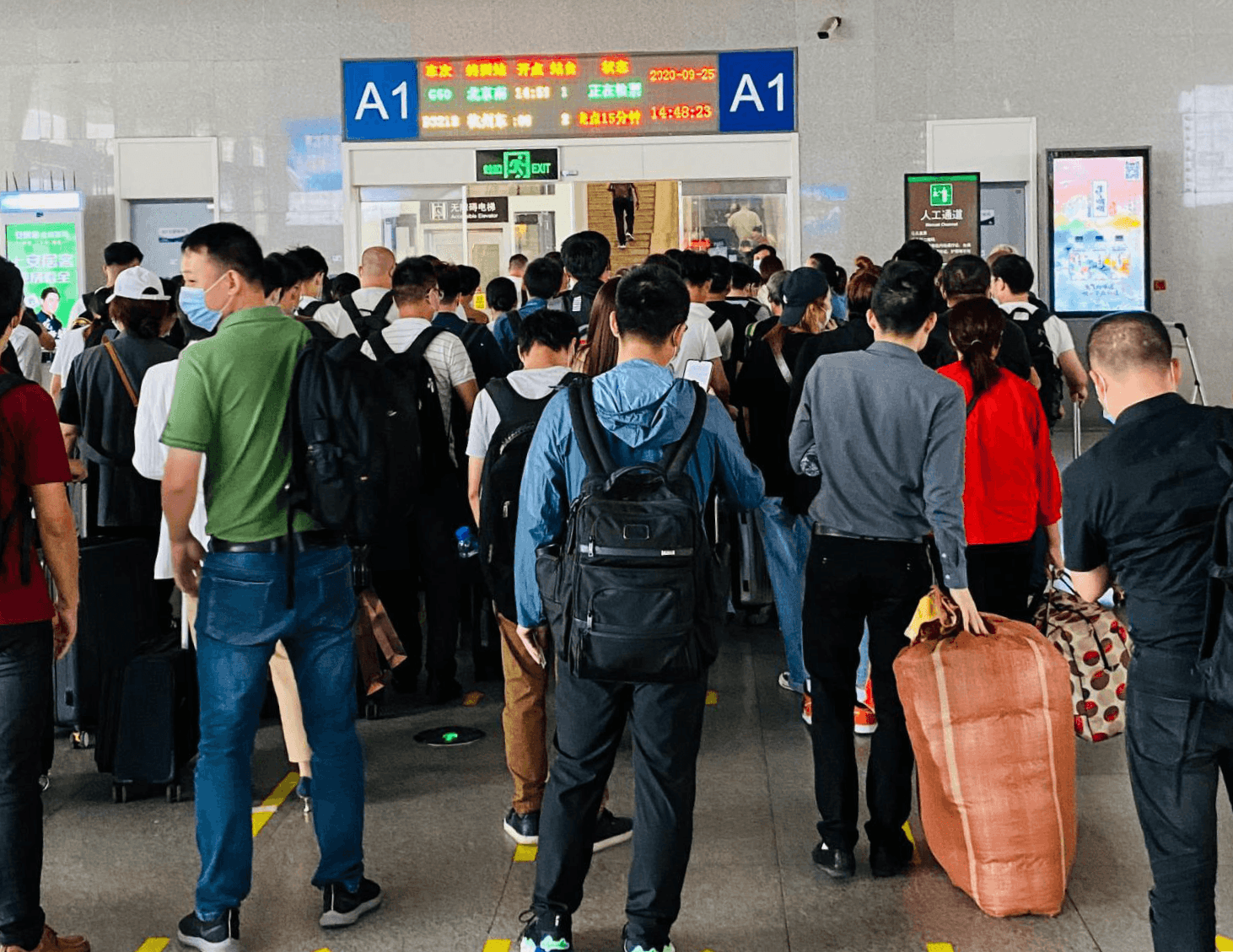 余姚北站廣告價格收費多少錢？余姚北高鐵站春運候車熱門廣告牌