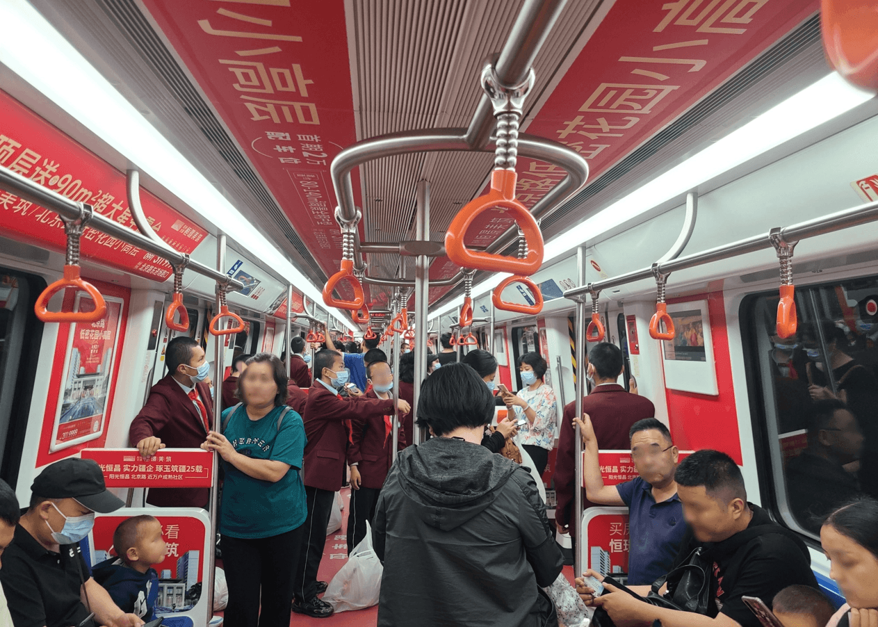 烏魯木齊地鐵列車廣告價(jià)格收費(fèi)？烏魯木齊地鐵內(nèi)包車廣告案例圖