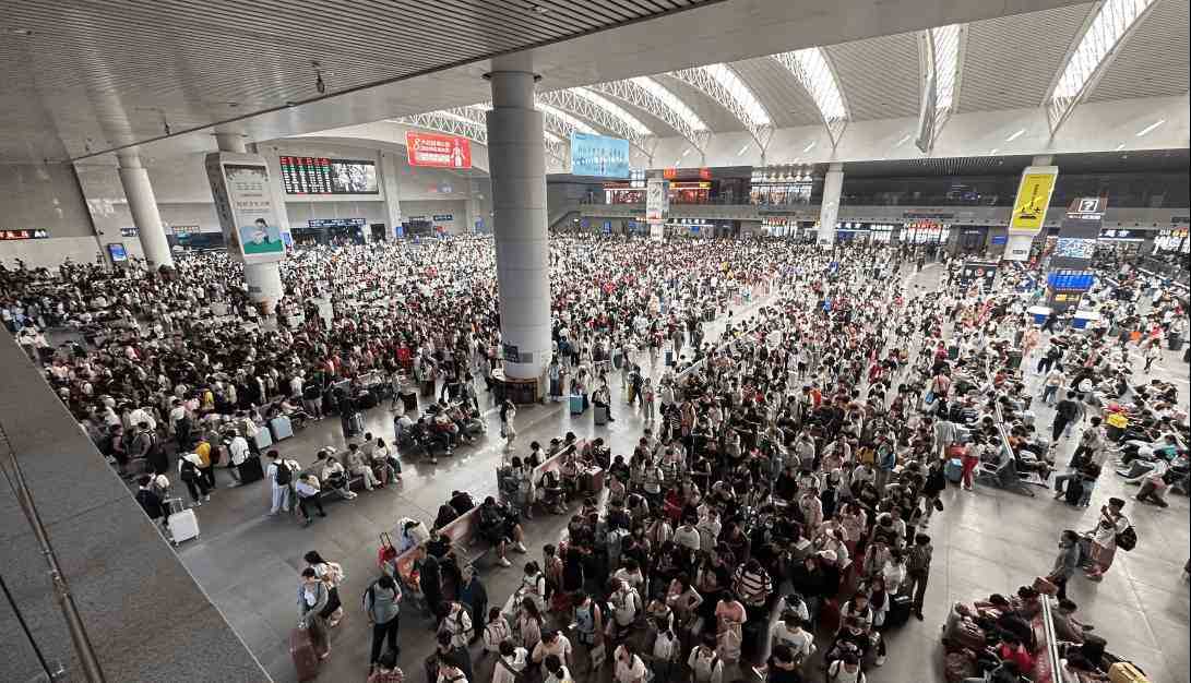 南昌站廣告價格收費標準，南昌火車站春運候車熱門高鐵廣告牌