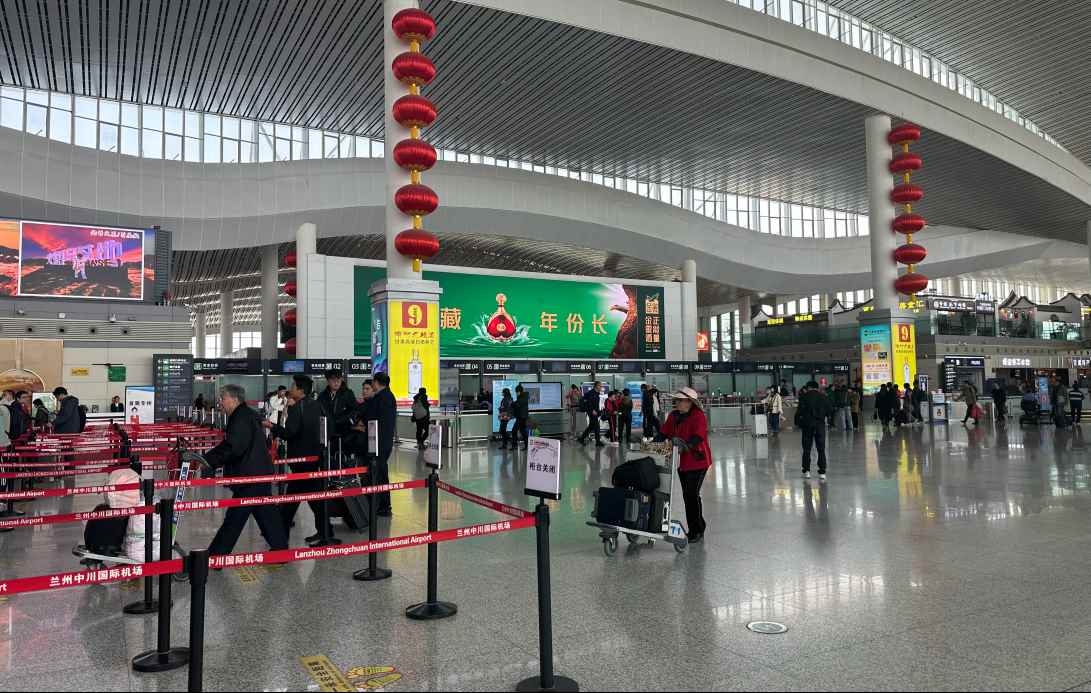 蘭州中川機場廣告價格收費，蘭州機場春運出發(fā)到達(dá)廣告LED大屏