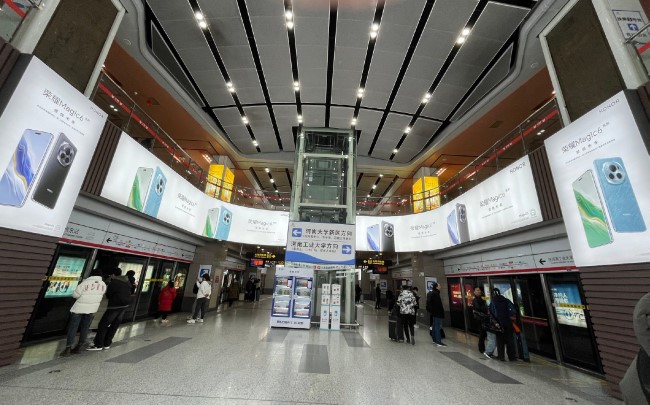 鄭州地鐵廣告價格收費，鄭州地鐵1號線換乘站鄭州東站廣告案例