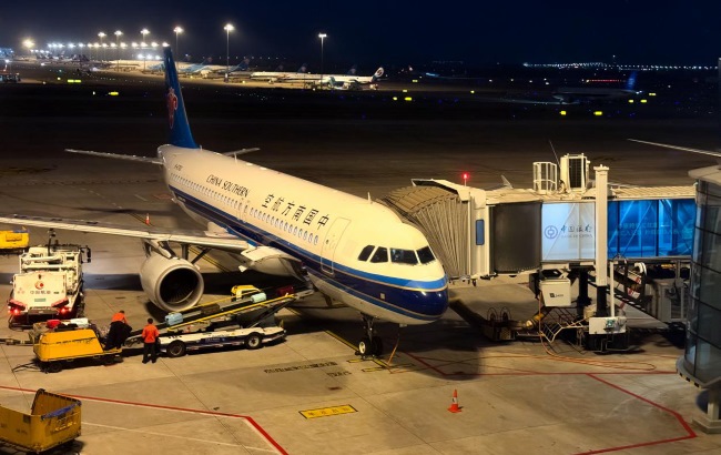 廣州白云機場廣告價格收費，廣州機場廊橋停機坪戶外大牌廣告