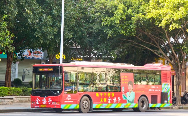 南寧公交車廣告廣告案例線路推薦，南寧公交車身廣告價格收費