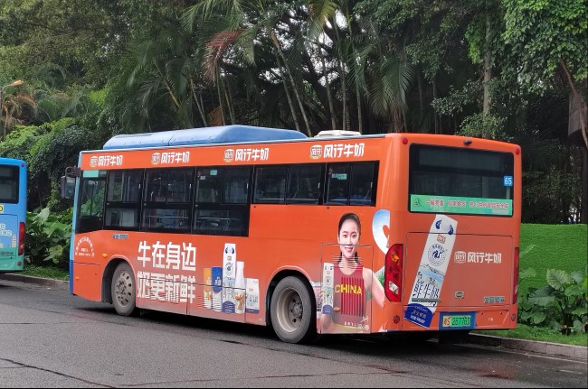 東莞公交車身巴士廣告價(jià)格線路收費(fèi)，東莞候車亭站臺(tái)站牌廣告價(jià)格