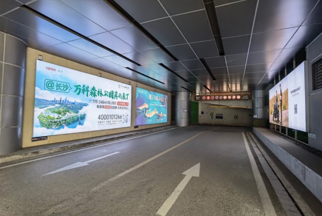 長沙停車場地下車庫燈箱廣告價格收費，長沙商場寫字樓停車場廣告