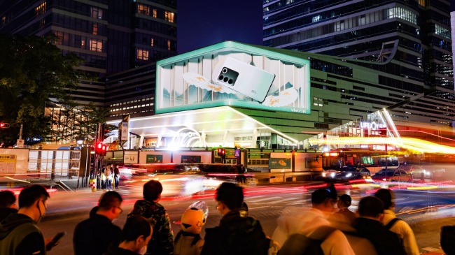 ?深圳南山科技園裸眼3D折角LED廣告，深圳大屏廣告價格中電長城大廈