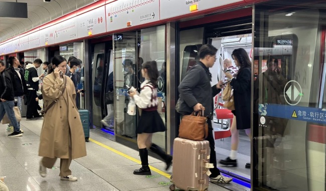 佛山地鐵播音導(dǎo)向廣告價(jià)格種類，佛山地鐵列車站臺(tái)語(yǔ)音播報(bào)廣告