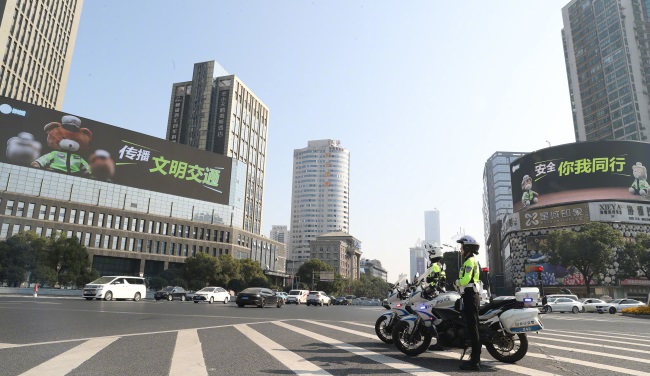 ?長沙芙蓉廣場路口樓頂雙屏LED大屏廣告，長沙戶外LED大屏廣告價格