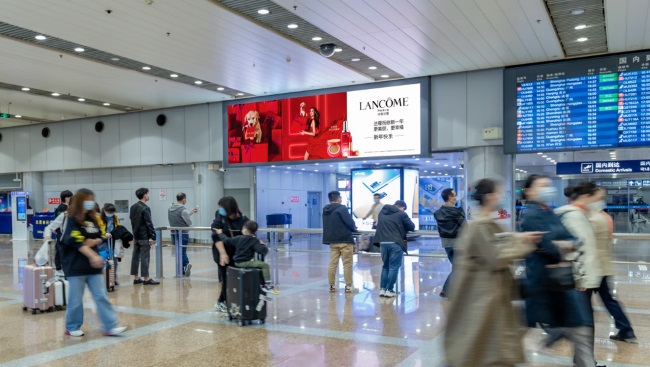 北京首都機(jī)場LED大屏廣告價格，北京機(jī)場T2到達(dá)迎客大廳電子屏廣告