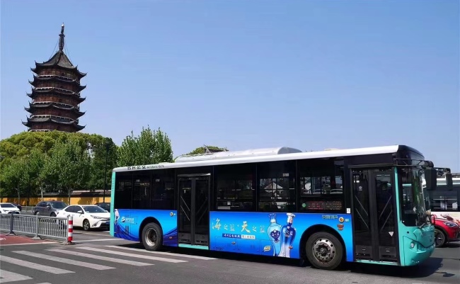 蘇州公交車巴士車身貼廣告價(jià)格收費(fèi)，蘇州公交車外車身廣告線路優(yōu)勢(shì)