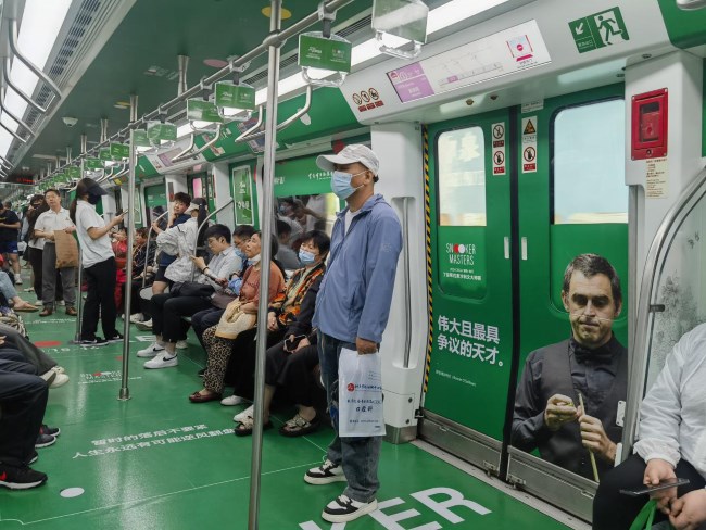 丁奧相會(huì)洛陽(yáng)地鐵創(chuàng)意內(nèi)包車(chē)廣告斯諾克賽事宣傳，洛陽(yáng)地鐵廣告價(jià)格