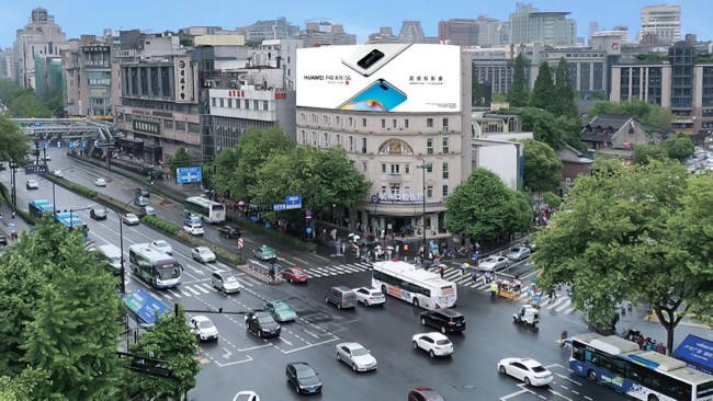 杭州上城區(qū)慶春路樓頂弧面LED大屏廣告價(jià)格，杭州戶(hù)外LED大屏廣告  ?