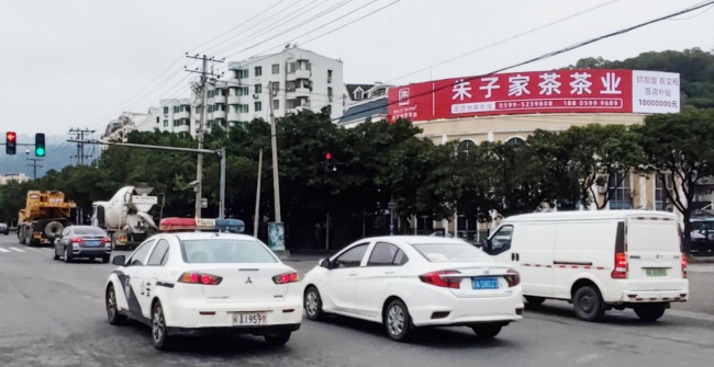 福州馬尾福馬路快安路交叉口樓頂廣告牌，福州戶外大牌廣告價格