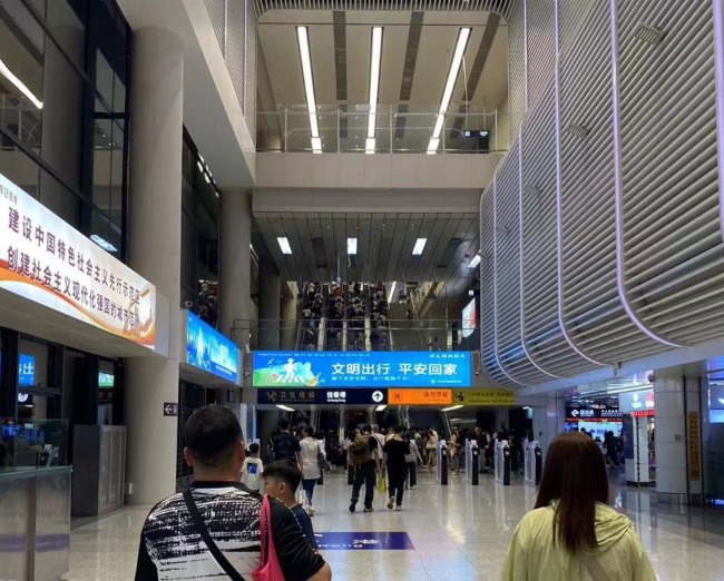 深圳福田口岸一層地鐵接駁出境大廳廣告，深圳福田口岸廣告價格