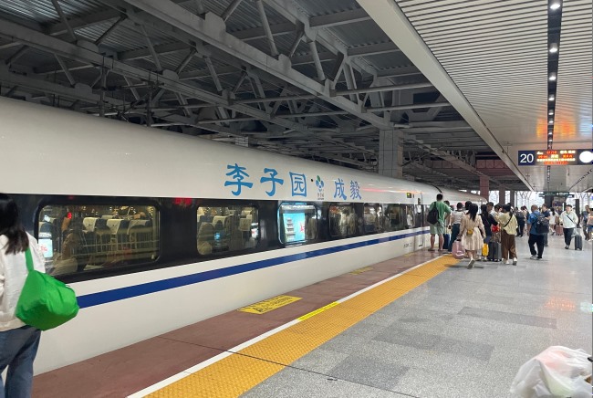 ?高鐵車廂車載廣告快消飲料代言人優(yōu)質(zhì)案例，高鐵列車冠名廣告價格