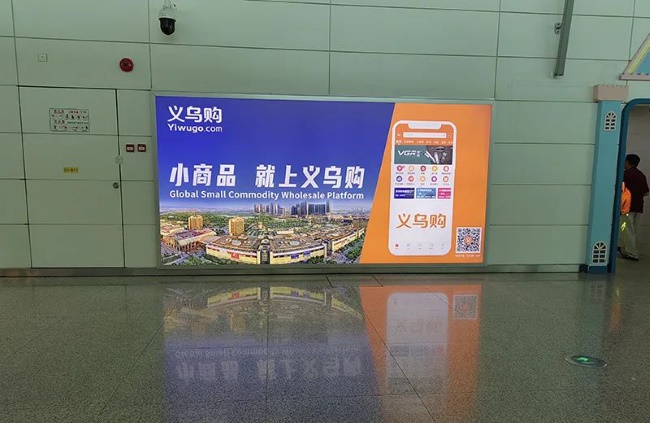 潮汕機(jī)場三層出發(fā)候機(jī)大廳燈箱廣告投放，揭陽潮汕機(jī)場廣告牌價格