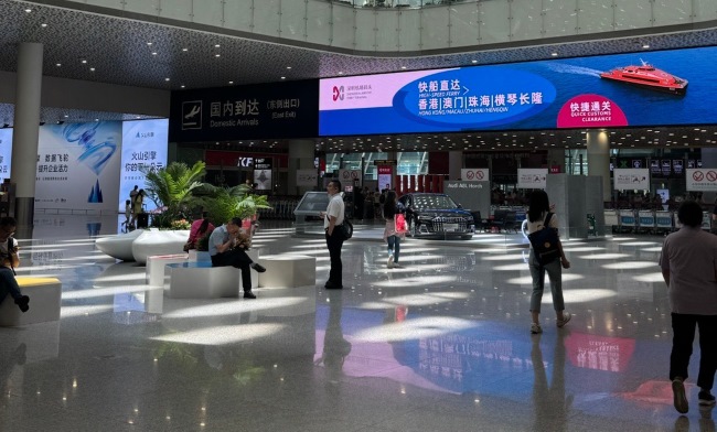 深圳機場到達接機口上方LED橫屏廣告牌，深圳寶安機場大屏廣告價格