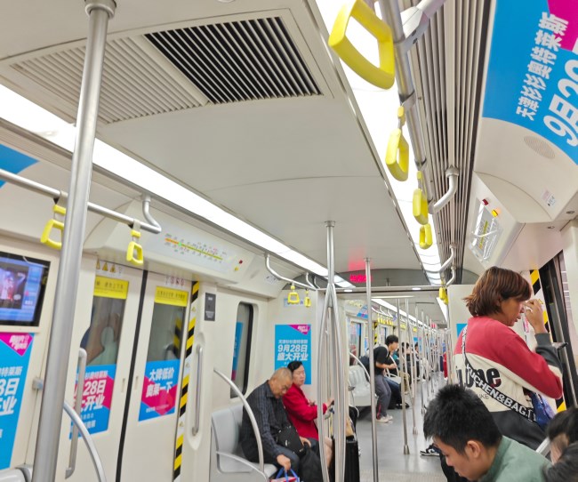 天津地鐵內(nèi)包車廣告車廂內(nèi)貼紙投放案例圖，天津地鐵列車廣告價(jià)格